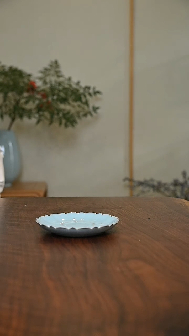 花边盏托 天青 微瑕 无款