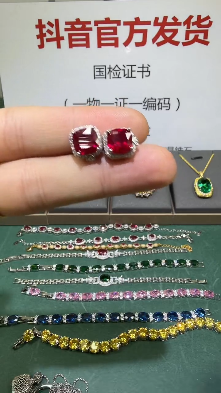 18K金镶嵌戒指红宝石1