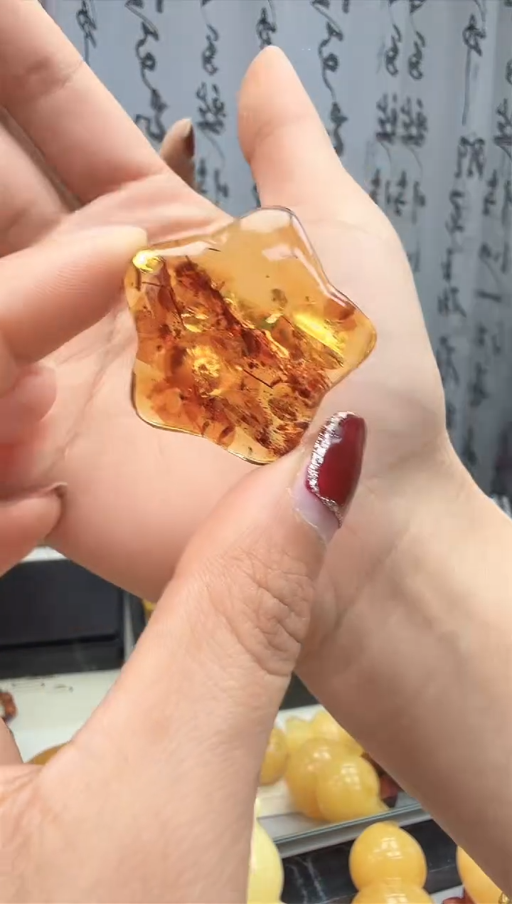 【闪购商品】琥珀裸石未镶嵌挂坠