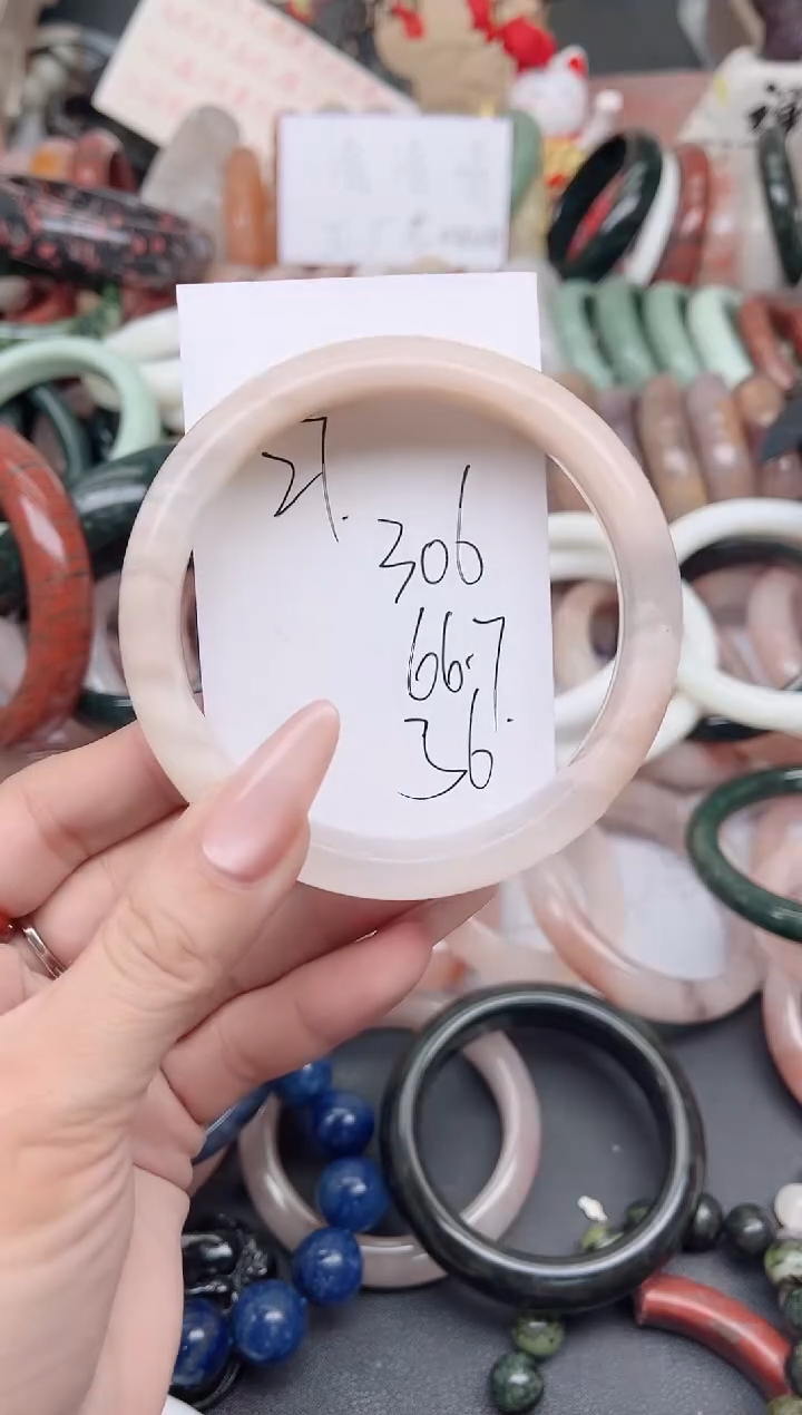 未镶嵌手镯石英质玉306