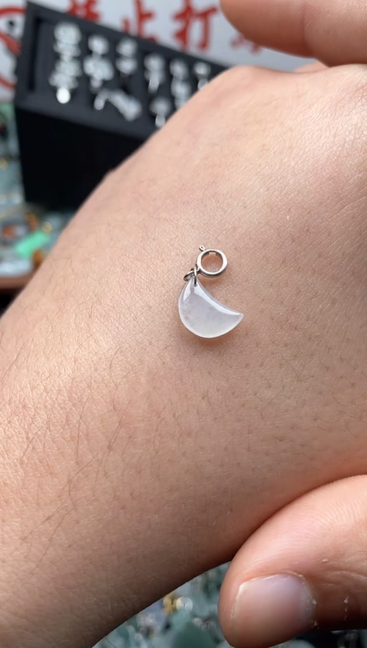 【闪购商品】翡翠颈饰未镶嵌哥哥