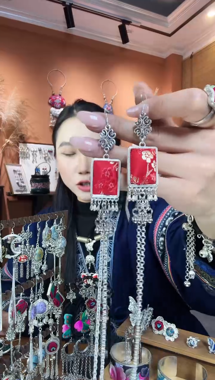 【闪购商品】刺绣纯手工民族风耳环