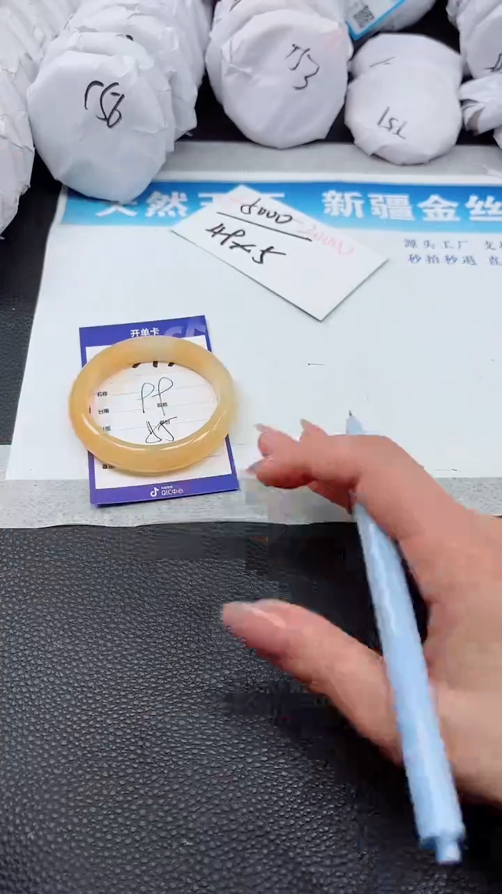 【闪购商品】石英质玉手镯未镶嵌A573