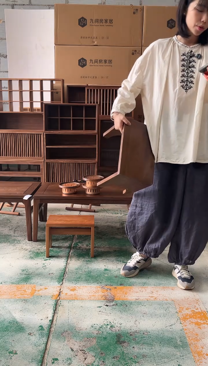 木（非红木类）黑胡桃木山丘凳
