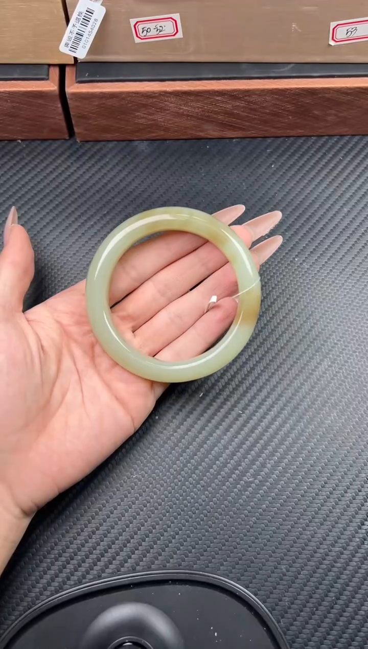 未镶嵌手镯和田玉若羌微色差60+Jm