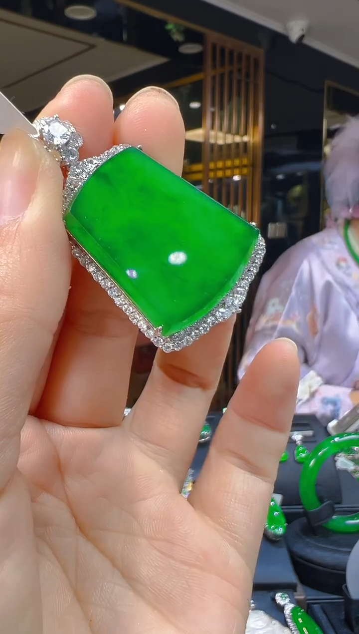 吊坠(赠链)银S925镶嵌翡翠076     