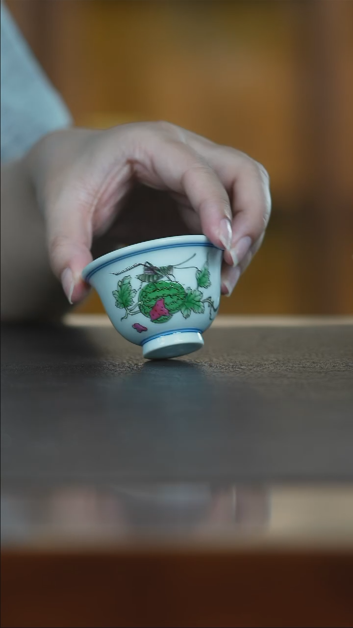 珐琅彩西瓜小压手杯