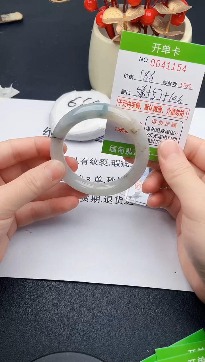 【闪购商品】54女王丽致优雅手镯时尚百搭