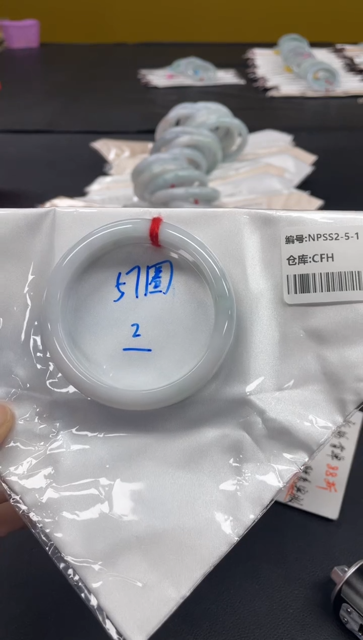 未镶嵌手镯翡翠翡翠手镯