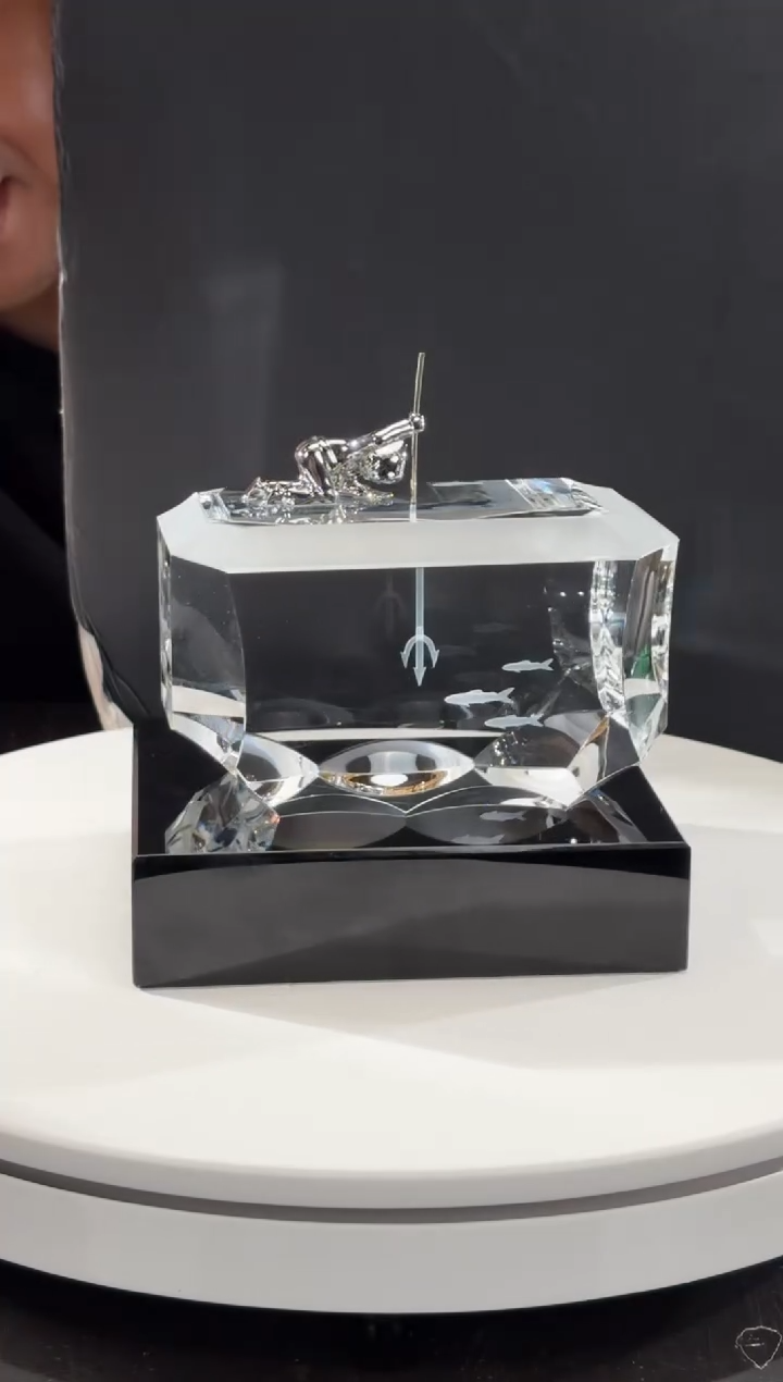 摆件卡**多极地生活-叉鱼艺术摆件+160*140黑色底座