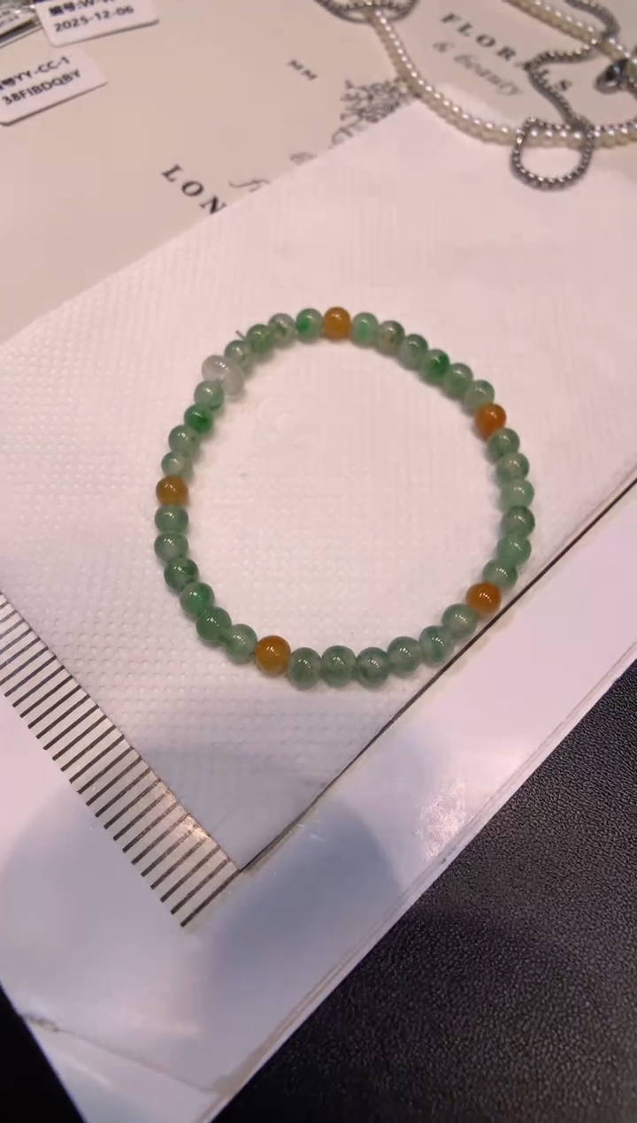 颈饰未镶嵌翡翠手串