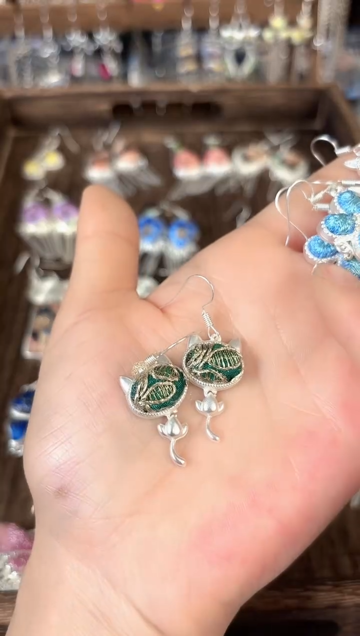 彩云南阁非遗老绣饰品637*