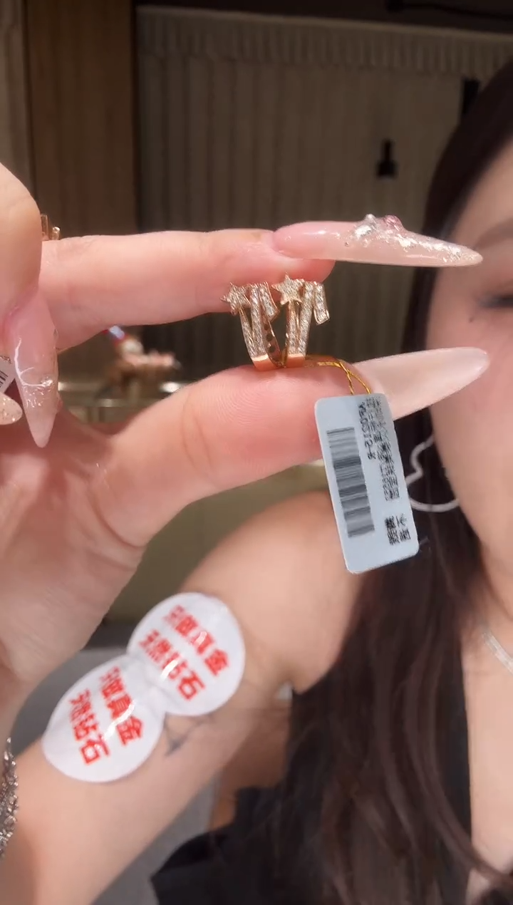 耳饰18K金镶嵌钻石彗星