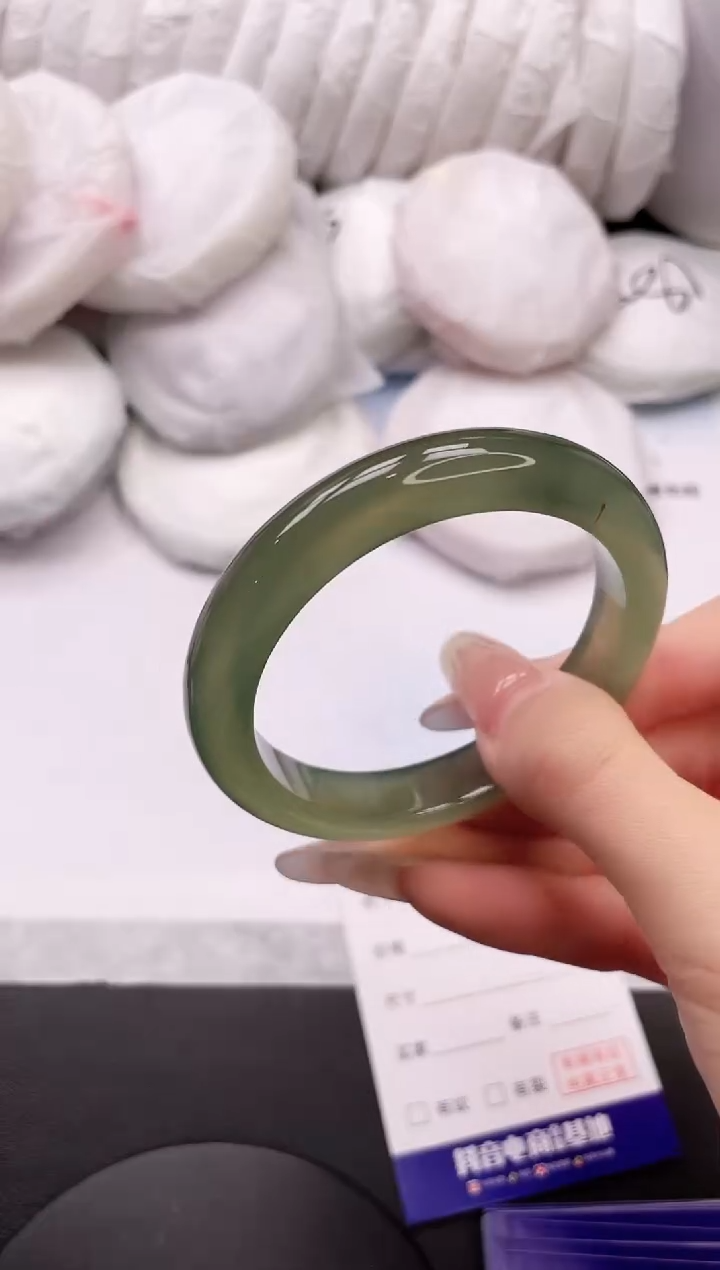 【闪购商品】石英质玉手镯未镶嵌8K394-53