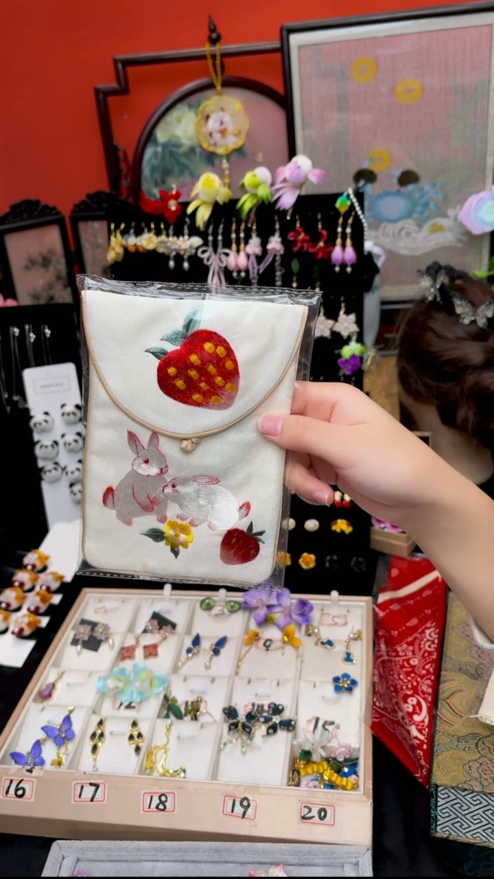 刺绣?****?非遗苏绣手工饰品