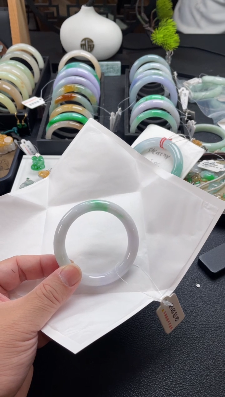 【闪购商品】翡翠手镯未镶嵌53圆条 有纹裂