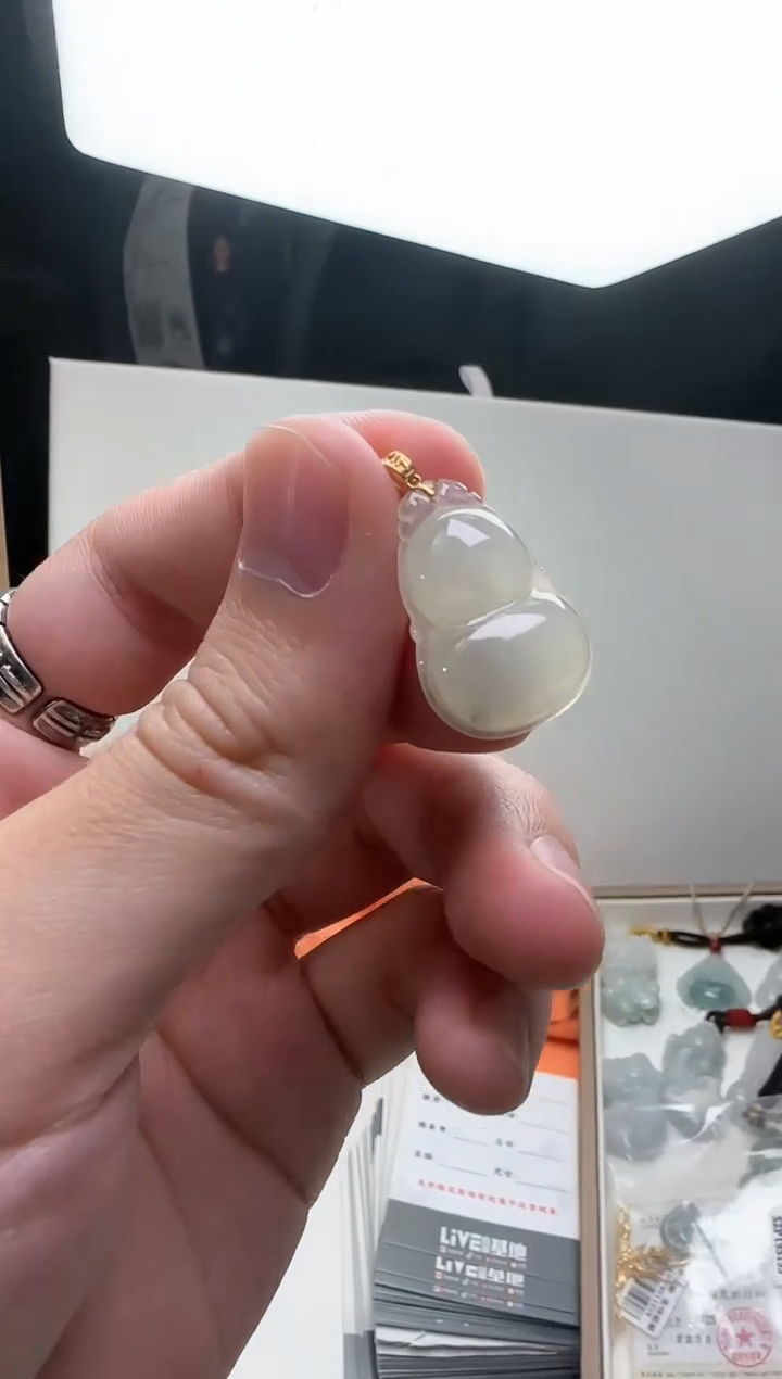 【闪购商品】翡翠吊坠(不含链)18K金镶嵌翡翠吊坠81