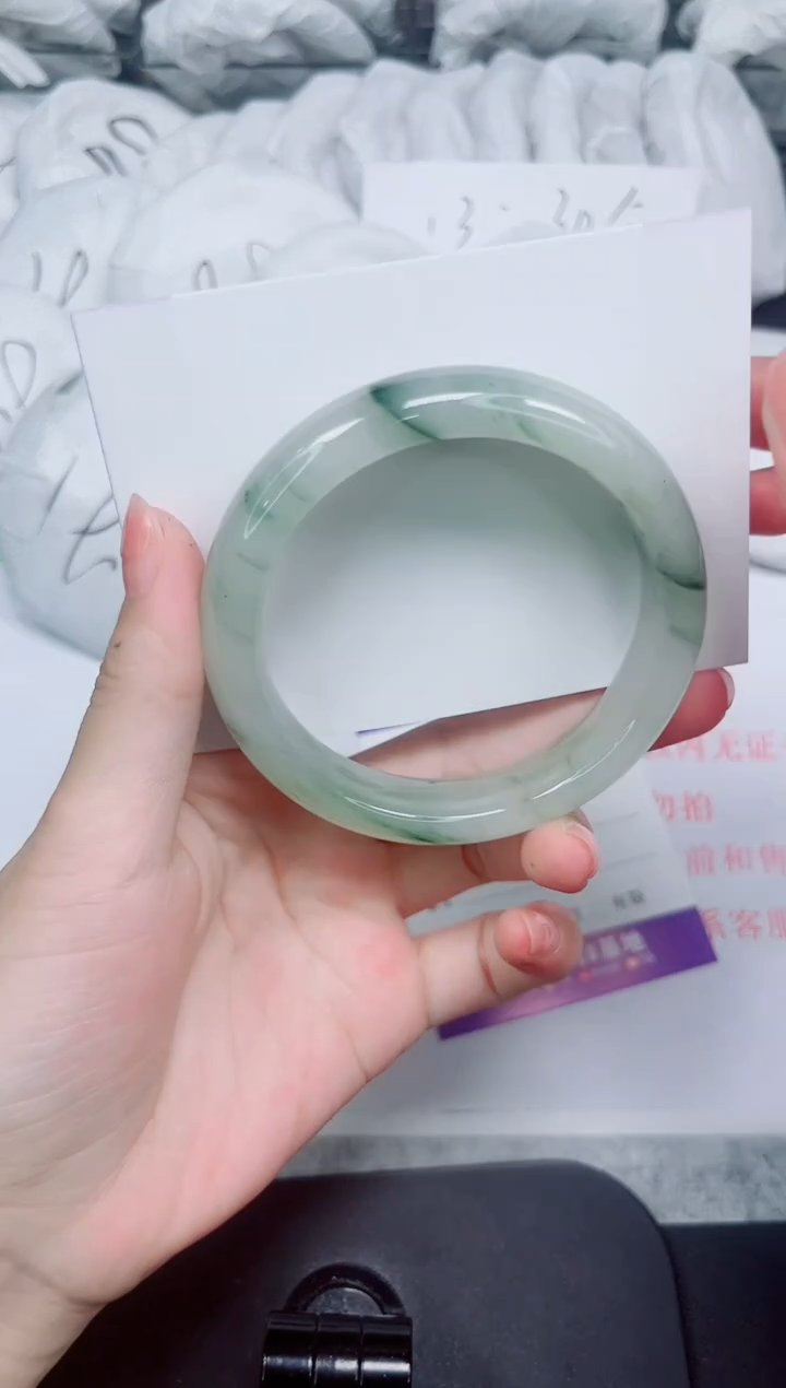 石英质玉手镯未镶嵌180-58