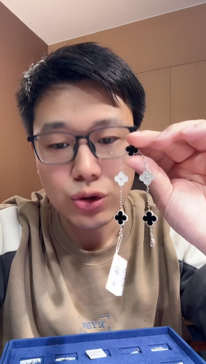 【闪购商品】钻石手链18K金镶嵌熊猫手链GHJ