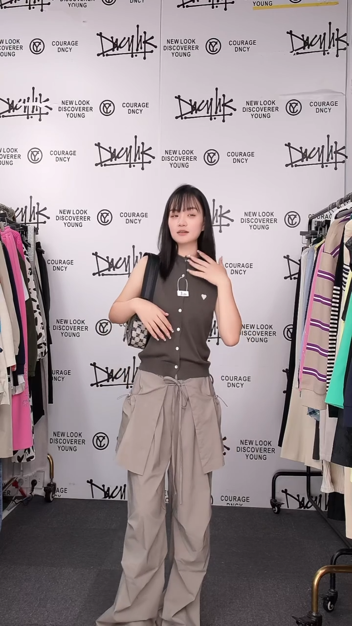 刺绣爱心背心开衫均码