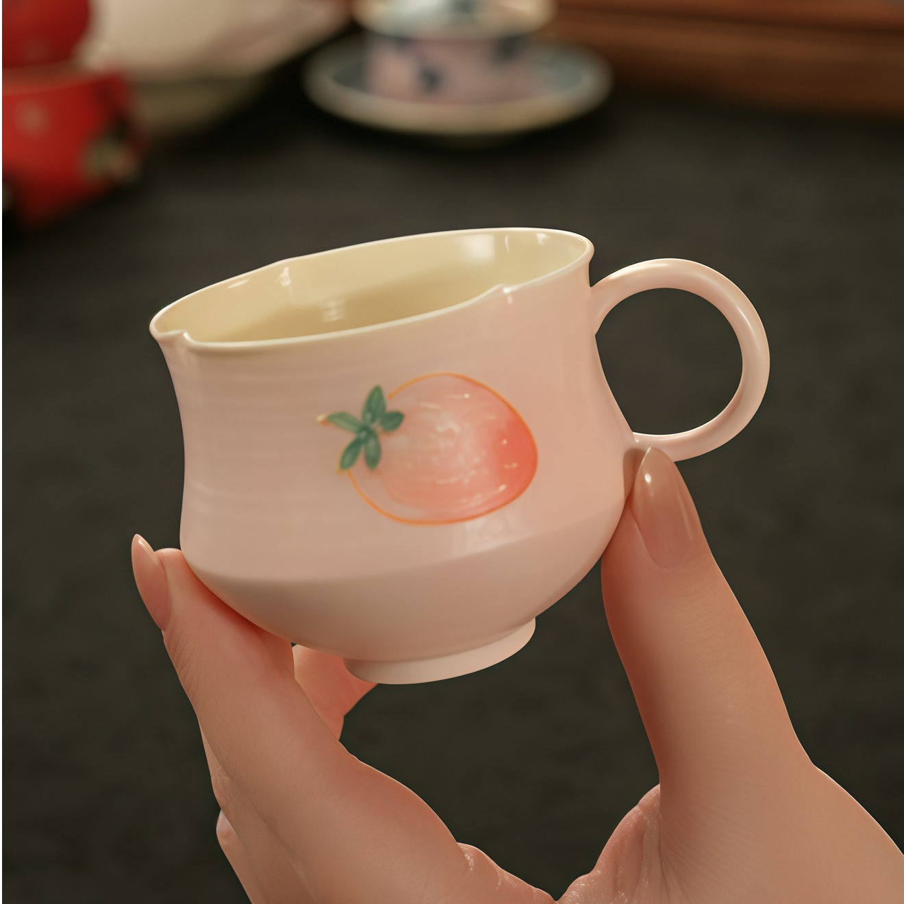 莓烦恼纯手绘釉下彩女士高颜值小清新陶瓷茶具提把花口杯