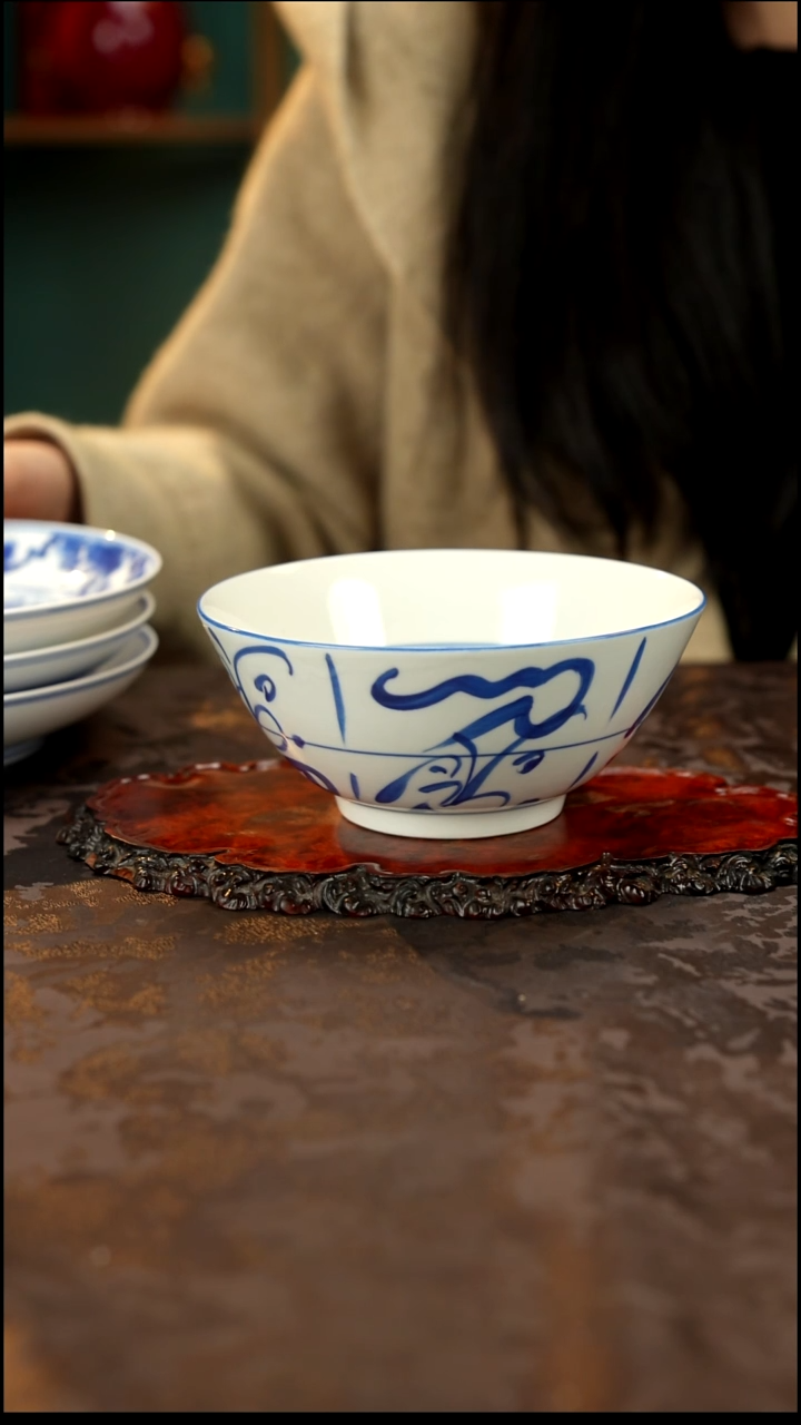 泡****泡青花手绘刀子纹碗