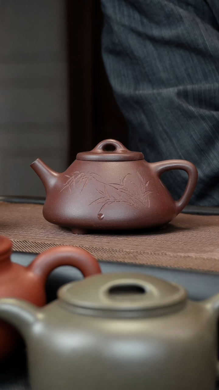 【闪购商品】紫砂茶壶子冶石瓢 260CC 微微瑕 本山原矿