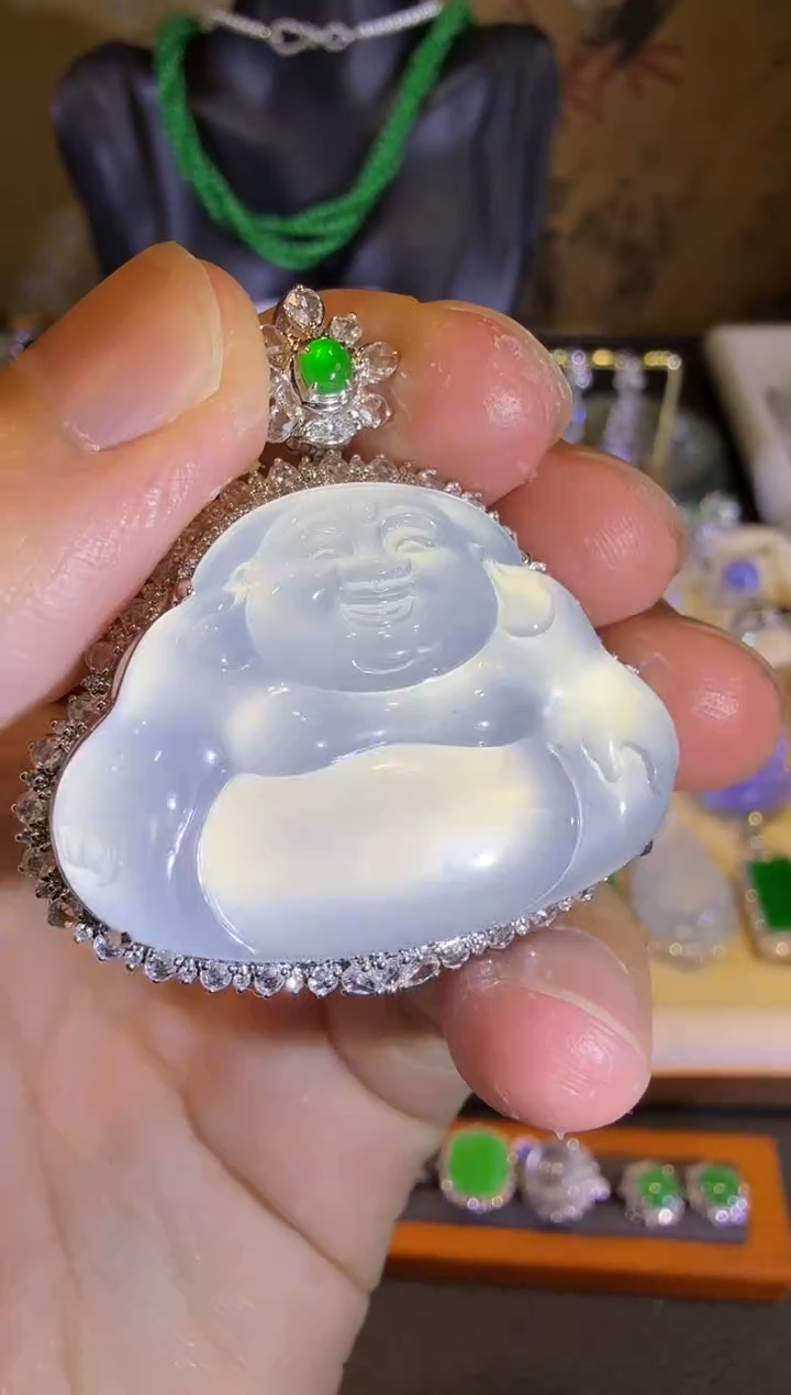 【闪购商品】翡翠吊坠(赠链)18K金镶嵌玻璃种茅台白大佛公