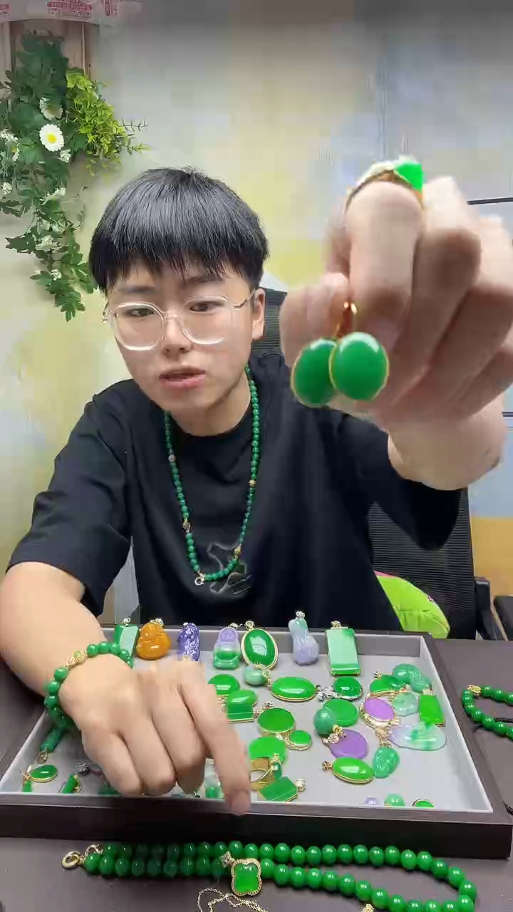 翡翠14K金镶嵌耳饰039 翡翠鸽子蛋耳夹