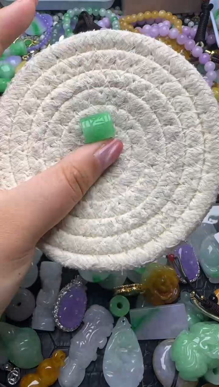 颈饰未镶嵌翡翠天然缅甸翡翠吊坠