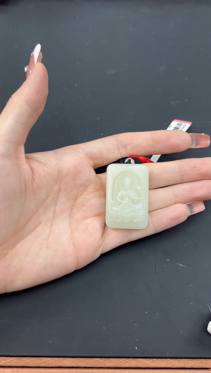 【闪购商品】和田玉吊坠(赠链)未镶嵌且末微色差迪克兰吊坠