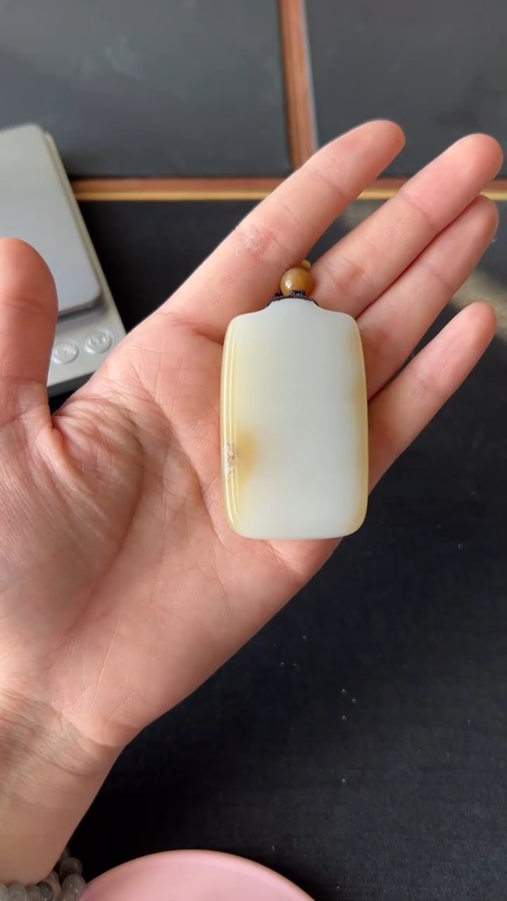 【闪购商品】和田玉吊坠(赠链)未镶嵌且末金山微色差