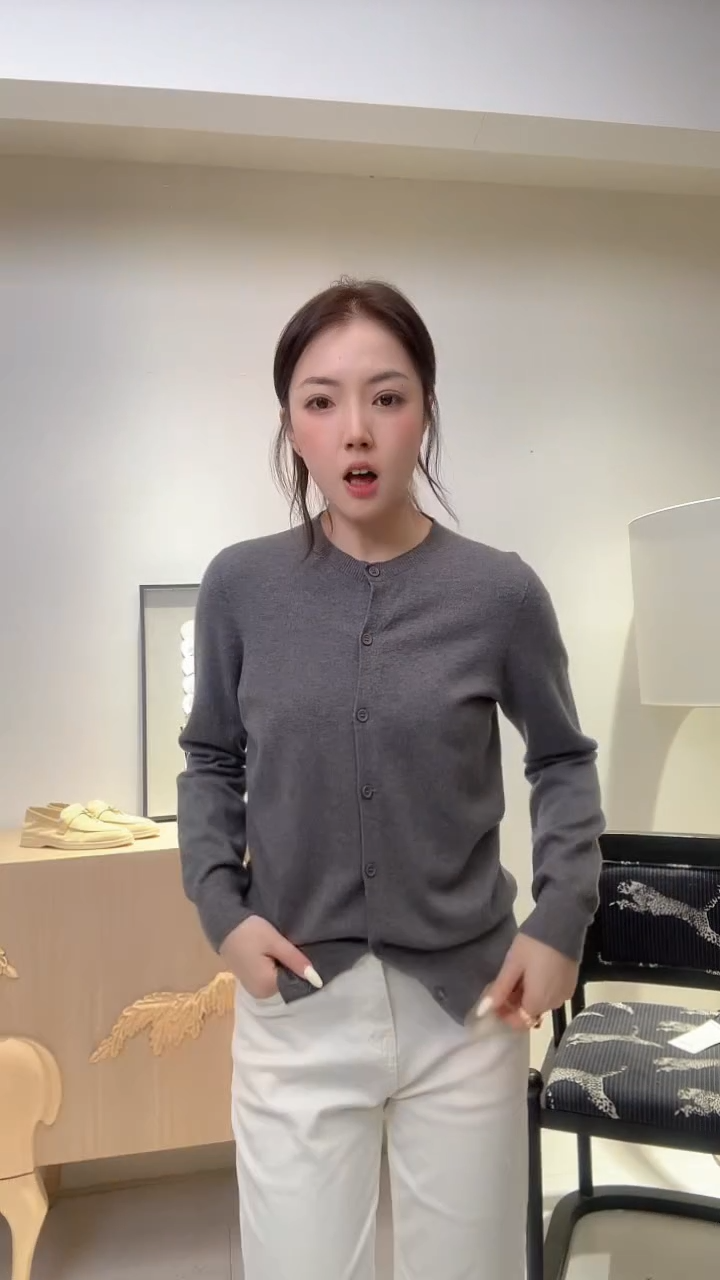 灰色圆领老钱羊毛衫