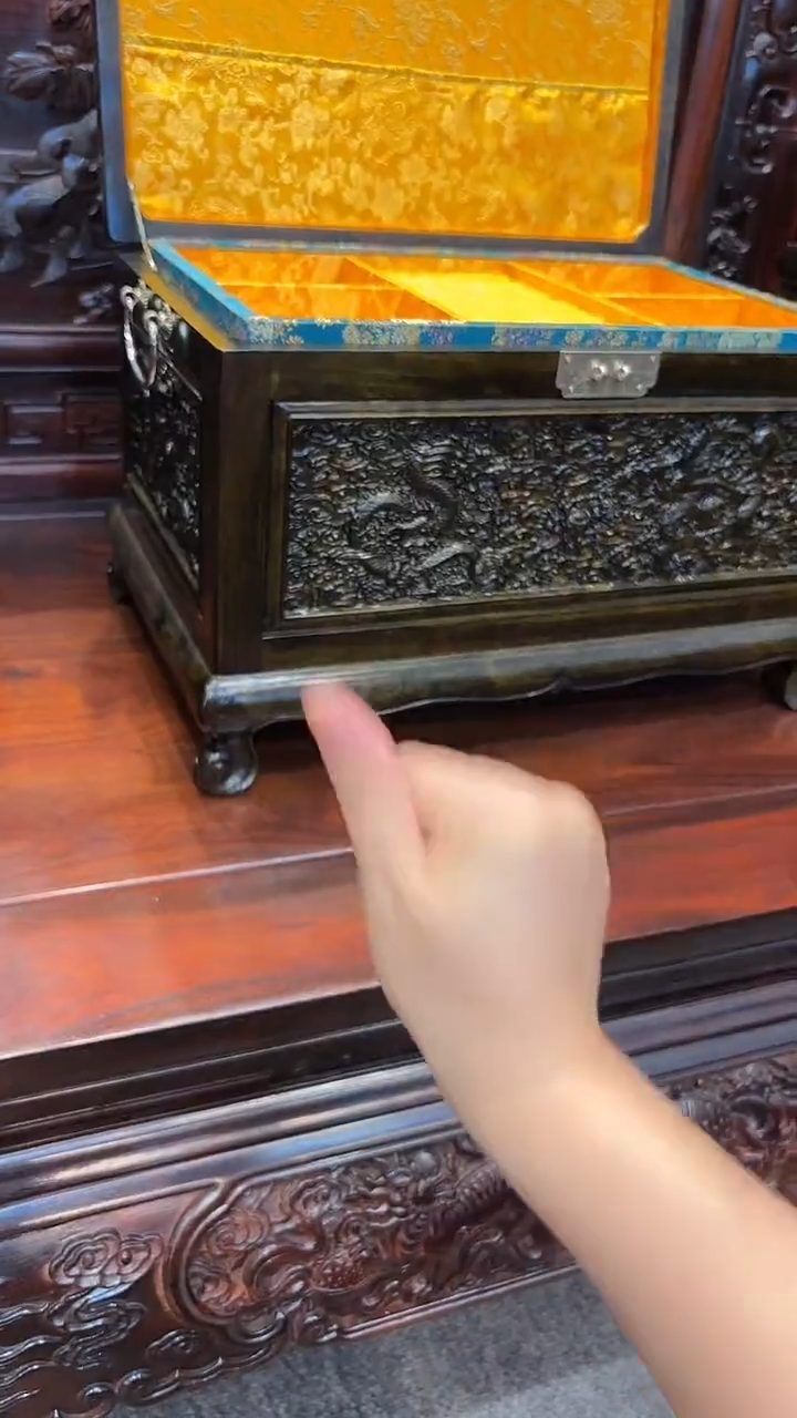 金丝楠金丝楠木---踩珠嫁妆箱