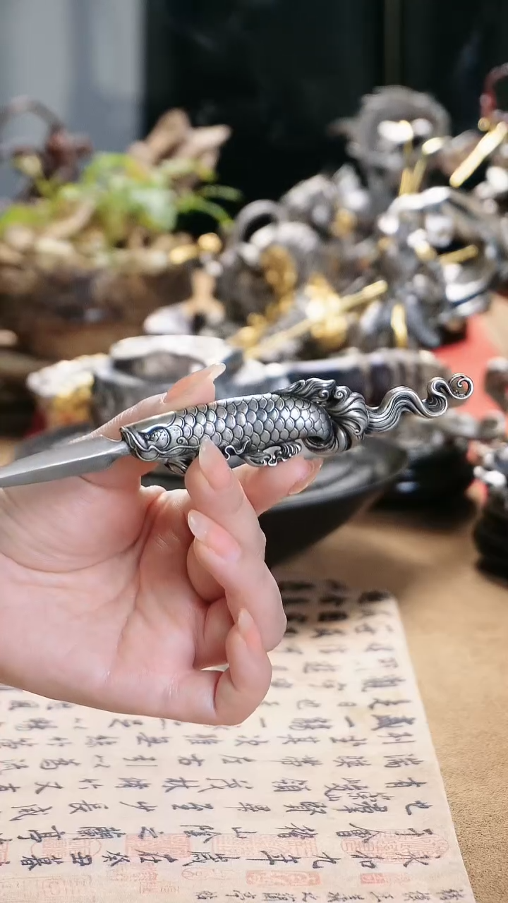 【闪购商品】复古白铜银色龙鱼设计