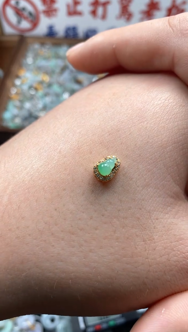 【闪购商品】翡翠颈饰未镶嵌哥哥