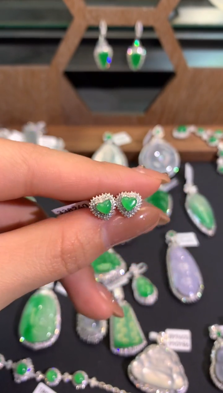 【闪购商品】翡翠吊坠(不含链)18K金镶嵌耳钉