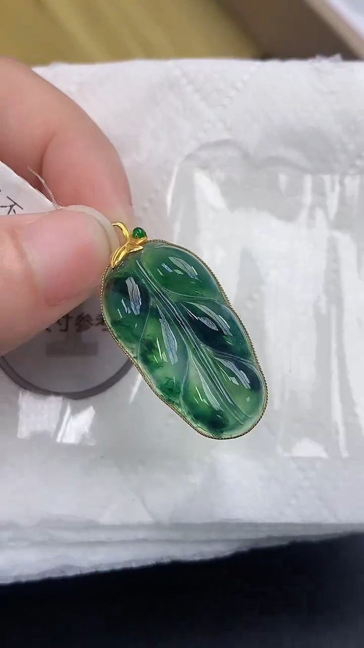 颈饰18K金镶嵌翡翠天然缅甸A货百元以上9元证书费自理