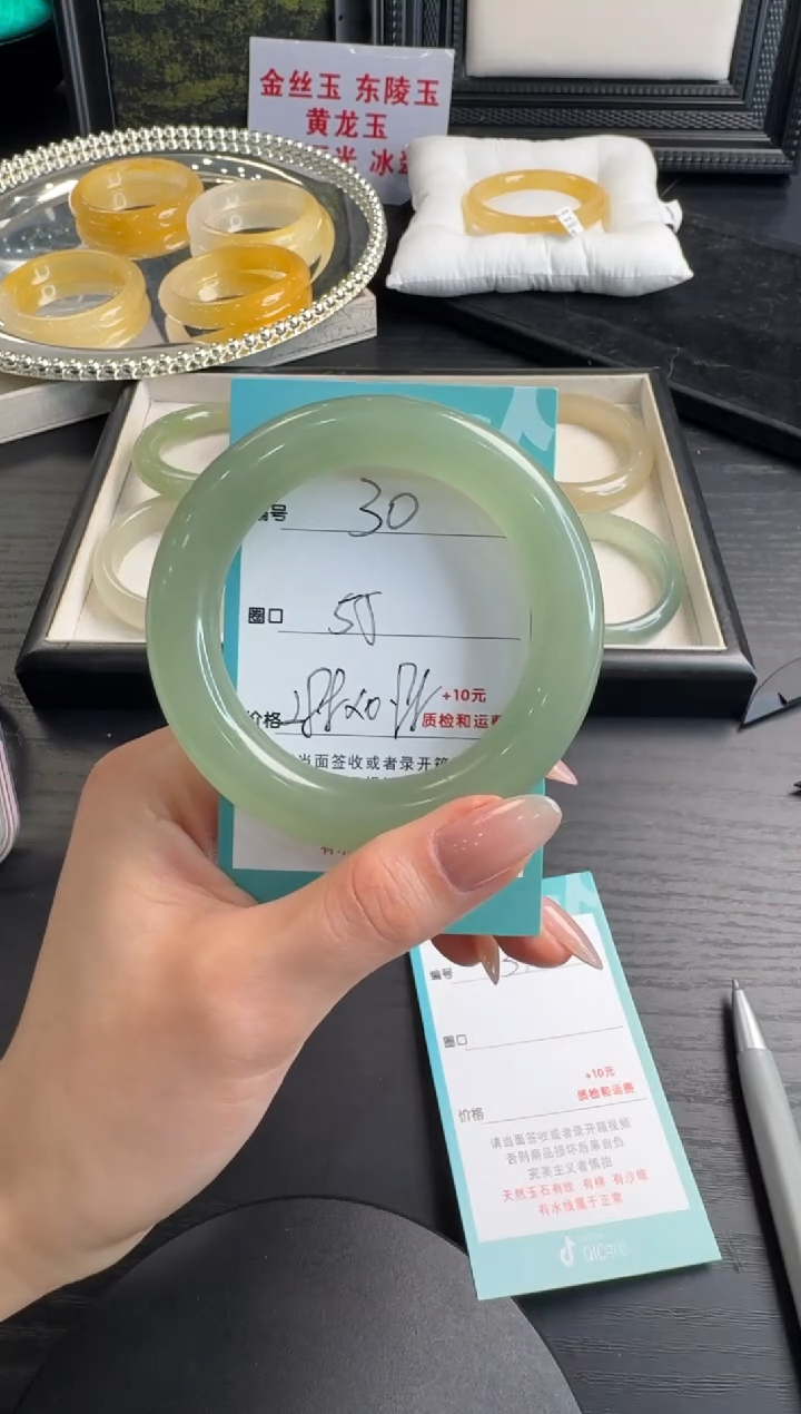 未镶嵌手镯石英质玉30