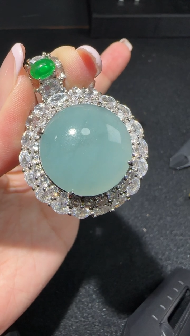 【闪购商品】翡翠吊坠(赠链)未镶嵌多样性发货拍一发一