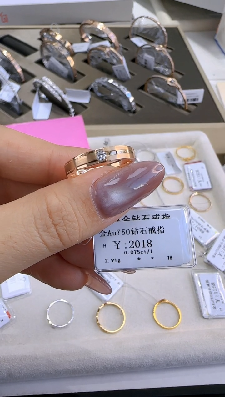 【闪购商品】钻石戒指/指环18K金镶嵌181800