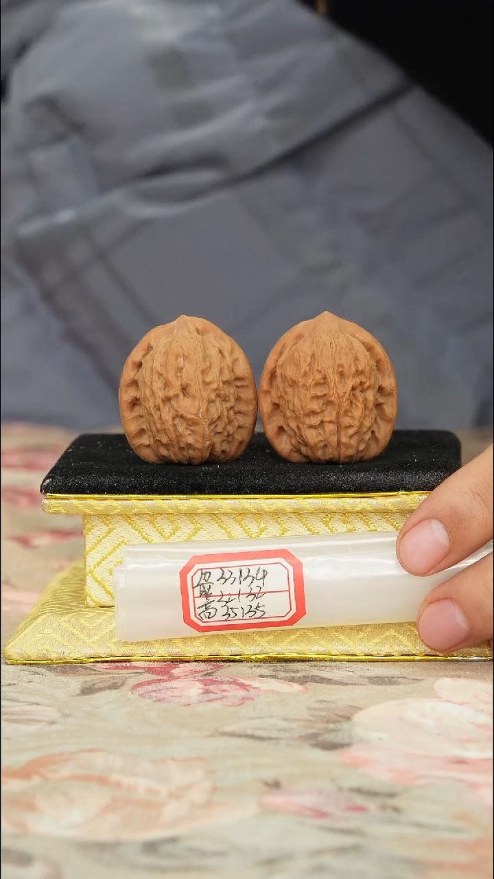 【闪购商品】文玩核桃把件非嫁接将军帽