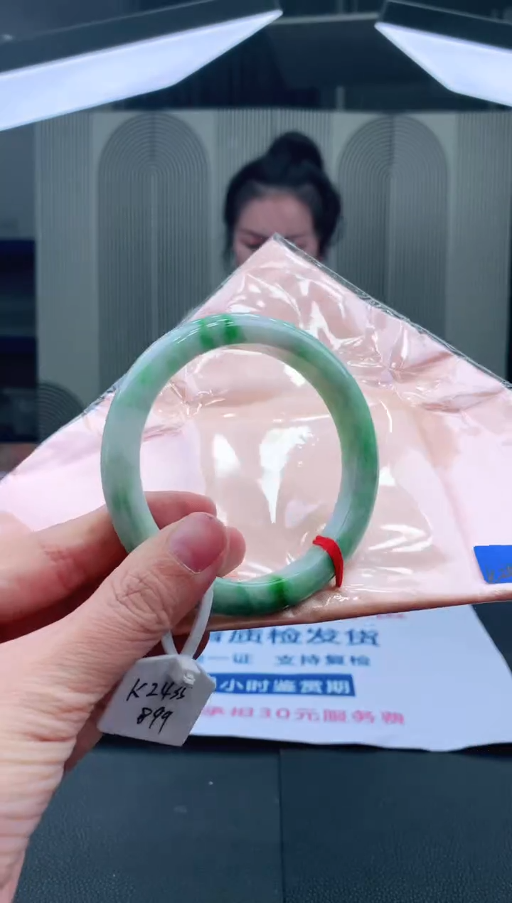未镶嵌手镯翡翠61+