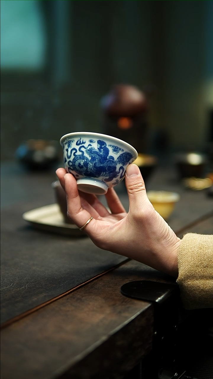 【闪购商品】玉窑青花狮子纹压手杯