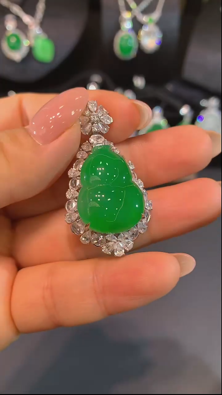 18K金镶嵌翡翠耳饰啊葫芦吊坠