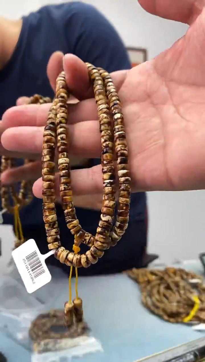 琥珀未镶嵌珠宝奇石假一罚十，一级干白多样性发一件0