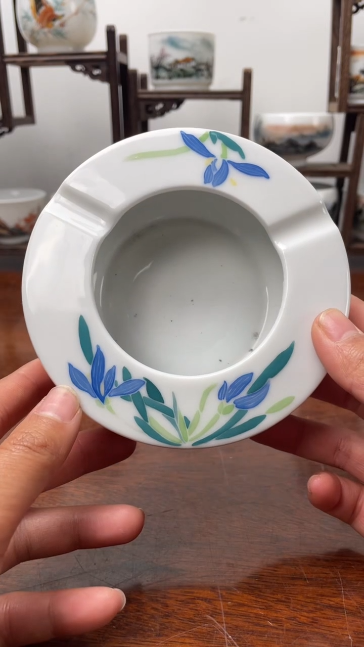 【闪购商品】1釉下彩高温手绘 烟灰缸