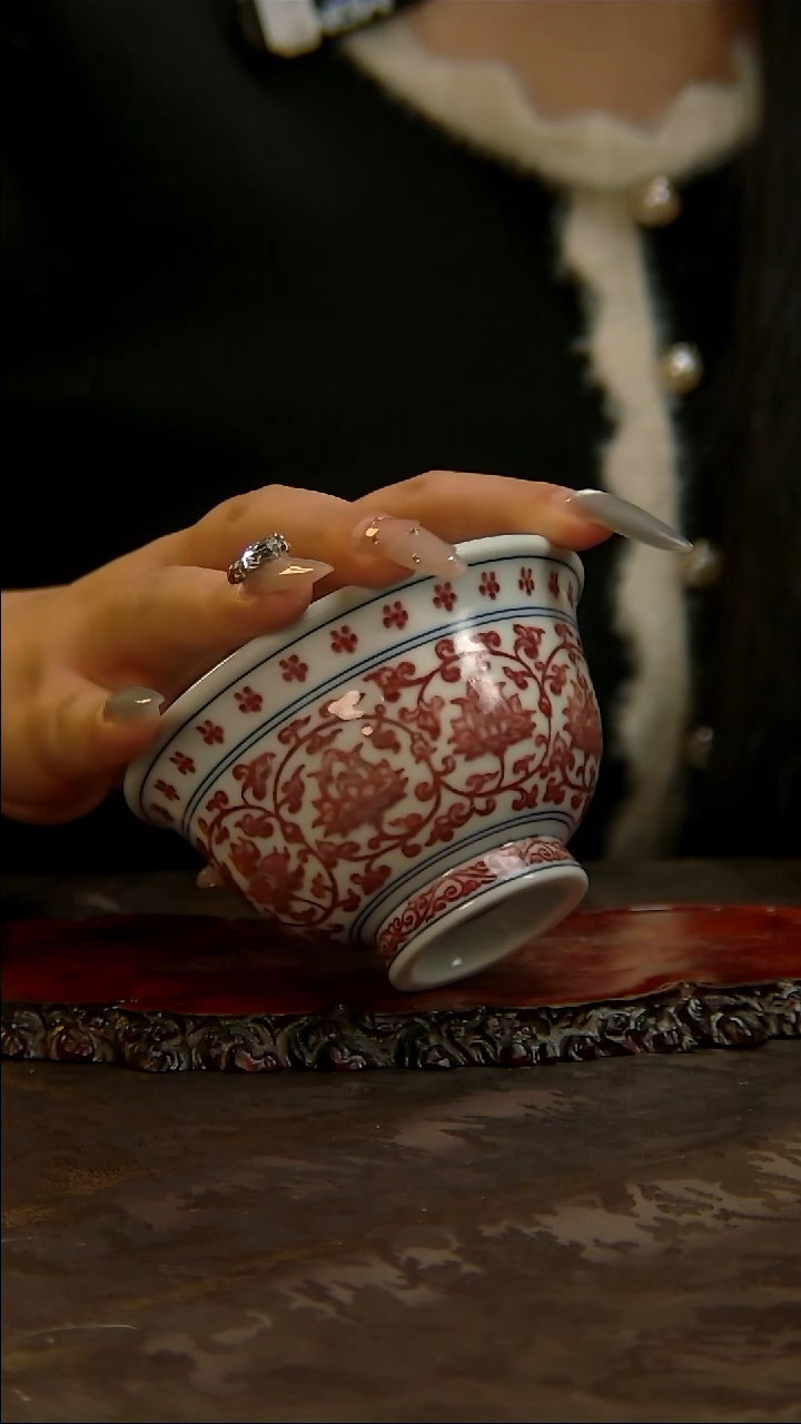 【闪购商品】青花手绘缠枝莲釉里红主人杯