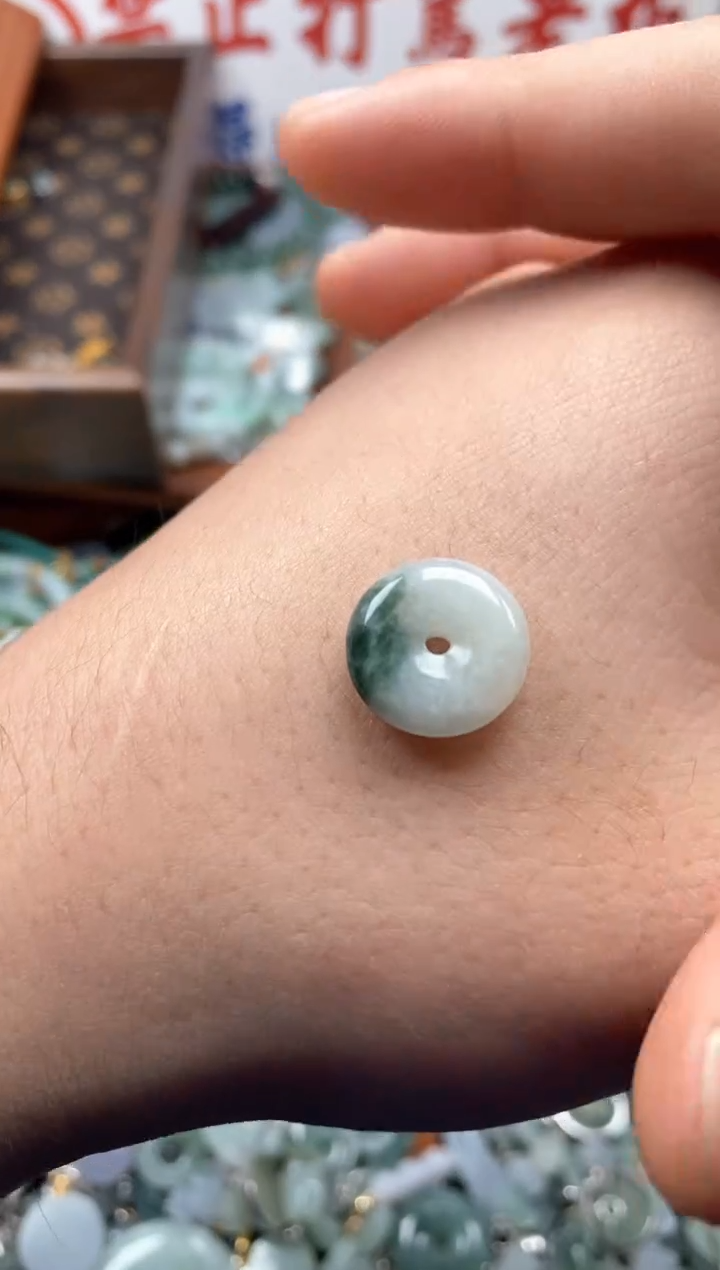 【闪购商品】翡翠颈饰未镶嵌哥哥