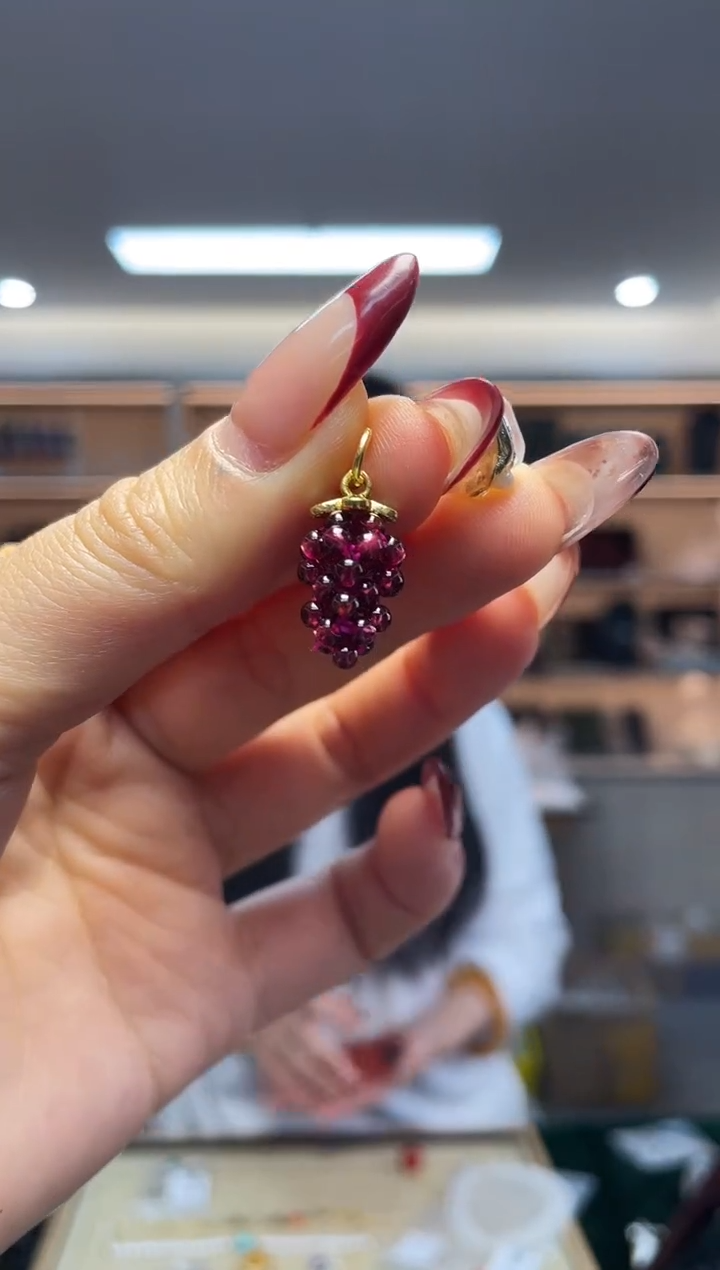 颈饰未镶嵌石榴石（多样性发一件）